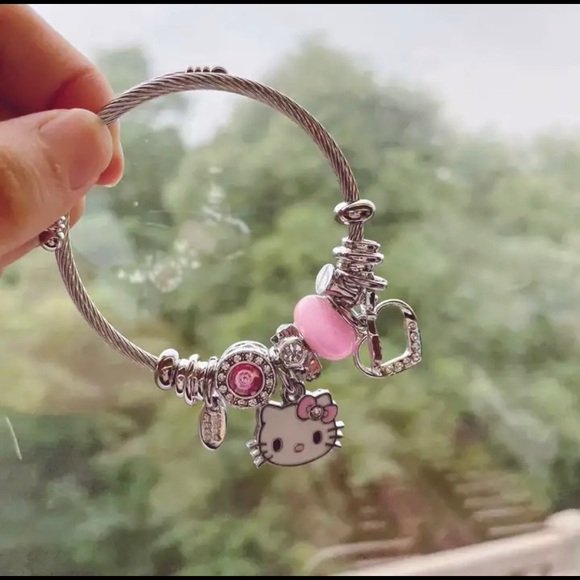 Hello Kitty Bracelet - Picture 1 of 4